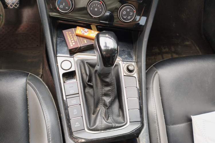 Used Volkswagen Sagitar 2021 280TSI DSG Comfort Connect Edition Gear Lever
