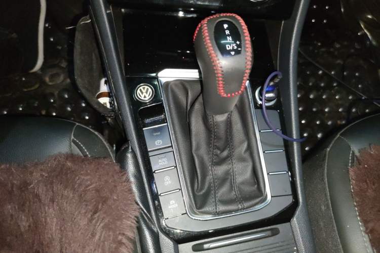 Used Volkswagen Sagitar 2021 280TSI DSG 30th Anniversary Edition Gear Lever