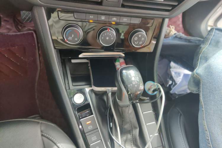 Used Volkswagen Sagitar 2021 280TSI DSG Comfort Connect Edition Gear Lever