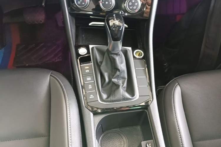 Used Volkswagen Sagitar 2021 280TSI DSG Comfort Connect Edition Gear Lever