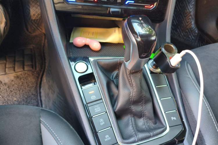 Used Volkswagen Sagitar 2021 280TSI DSG Luxury Smart Connectivity Edition Gear Lever
