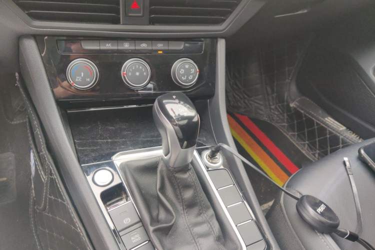 Used Volkswagen Sagitar 2021 200TSI DSG Comfort Connect Edition Gear Lever
