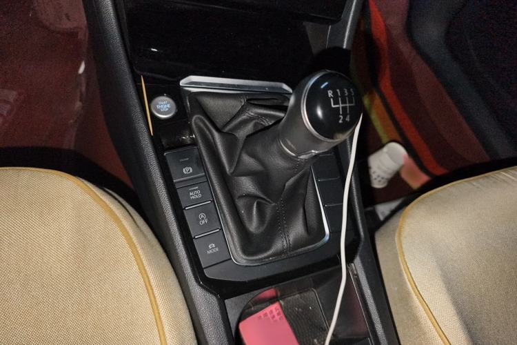 Used Volkswagen Sagitar 2021 200TSI Manual Overdrive Edition Gear Lever