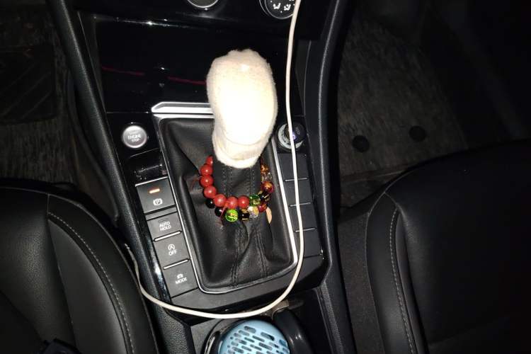 Used Volkswagen Sagitar 2021 280TSI DSG Excellence Edition Gear Lever