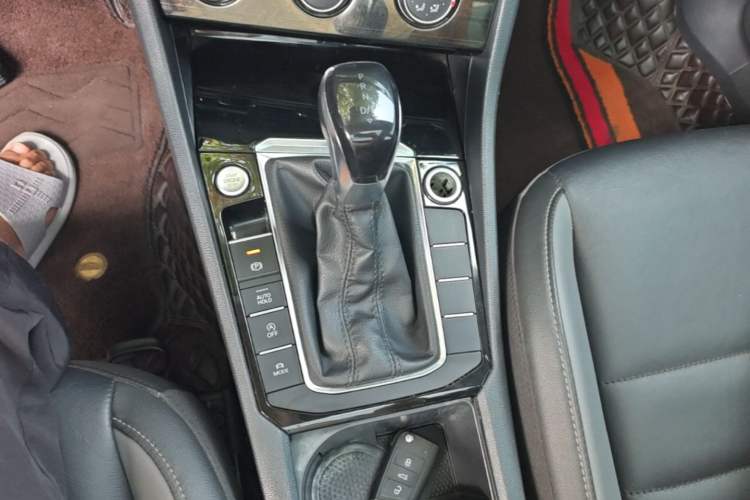 Used Volkswagen Sagitar 2021 280TSI DSG Comfort Connect Edition Gear Lever