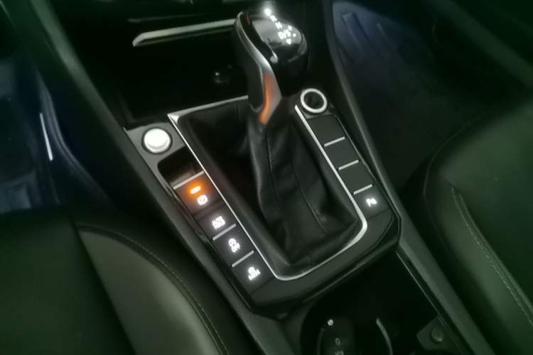 Used Volkswagen Sagitar 2021 280TSI DSG Excellence Edition Gear Lever