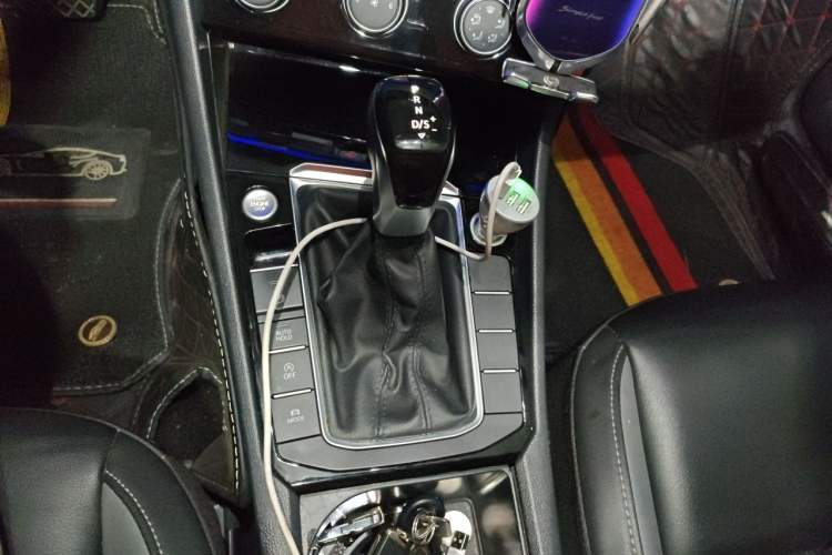 Used Volkswagen Sagitar 2021 280TSI DSG Comfort Connect Edition Gear Lever
