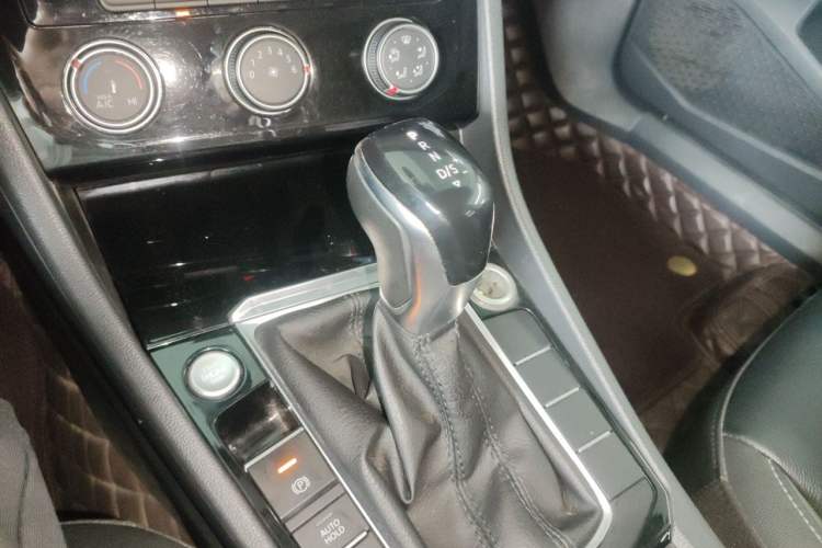 Used Volkswagen Sagitar 2021 200TSI DSG Comfort Connect Edition Gear Lever