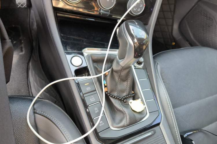 Used Volkswagen Sagitar 2021 280TSI DSG Comfort Connect Edition Gear Lever