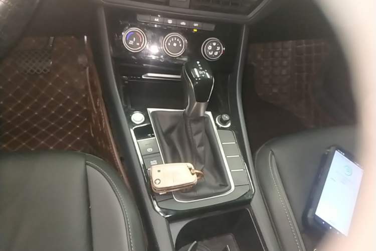 Used Volkswagen Sagitar 2021 280TSI DSG Comfort Connect Edition Gear Lever