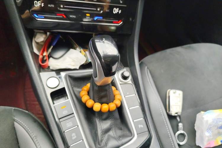 Used Volkswagen Sagitar 2021 280TSI DSG Luxury Smart Connectivity Edition Gear Lever