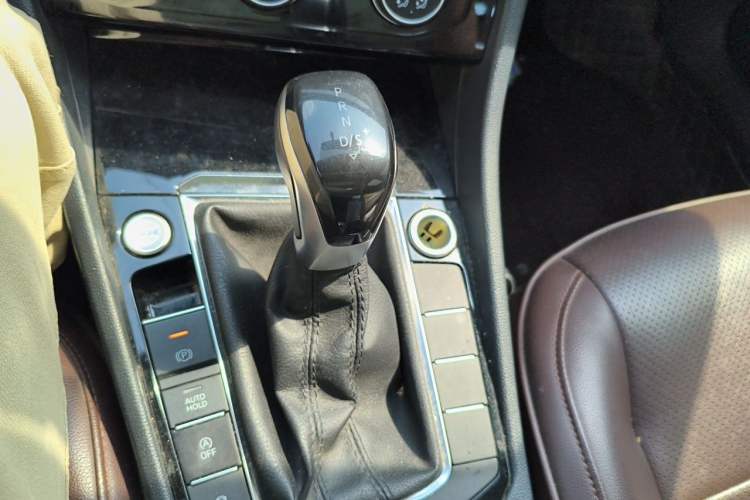 Used Volkswagen Sagitar 2021 280TSI DSG Comfort Connect Edition Gear Lever