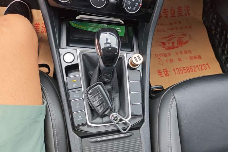 Used Volkswagen Sagitar 2021 200TSI DSG Excellence Edition Gear Lever