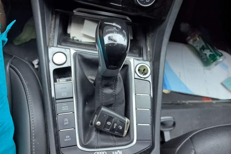 Used Volkswagen Sagitar 2021 200TSI DSG Excellence Edition Gear Lever