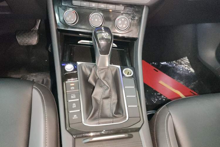Used Volkswagen Sagitar 2021 280TSI DSG Comfort Connect Edition Gear Lever