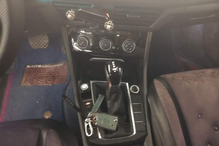 Used Volkswagen Sagitar 2021 200TSI DSG Comfort Connect Edition Gear Lever