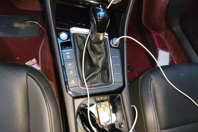 Used Volkswagen Sagitar 2021 280TSI DSG Excellence Edition Gear Lever