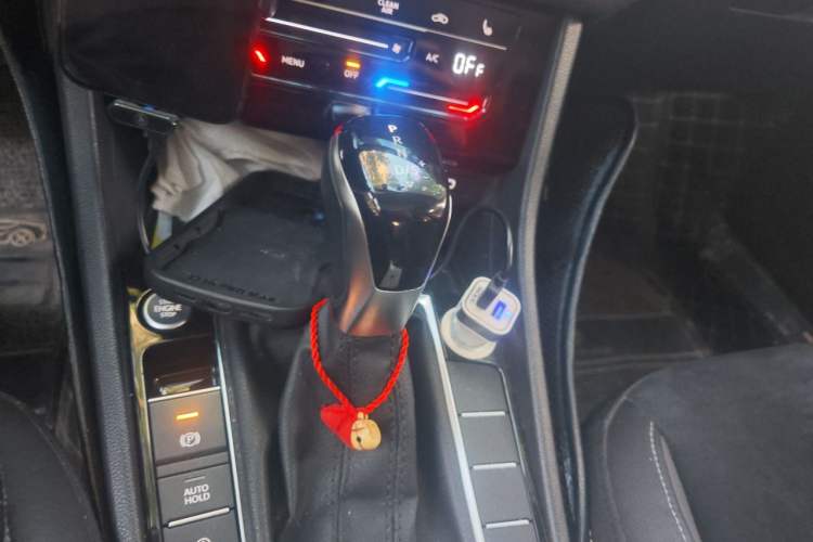 Used Volkswagen Sagitar 2021 280TSI DSG Luxury Smart Connectivity Edition Gear Lever