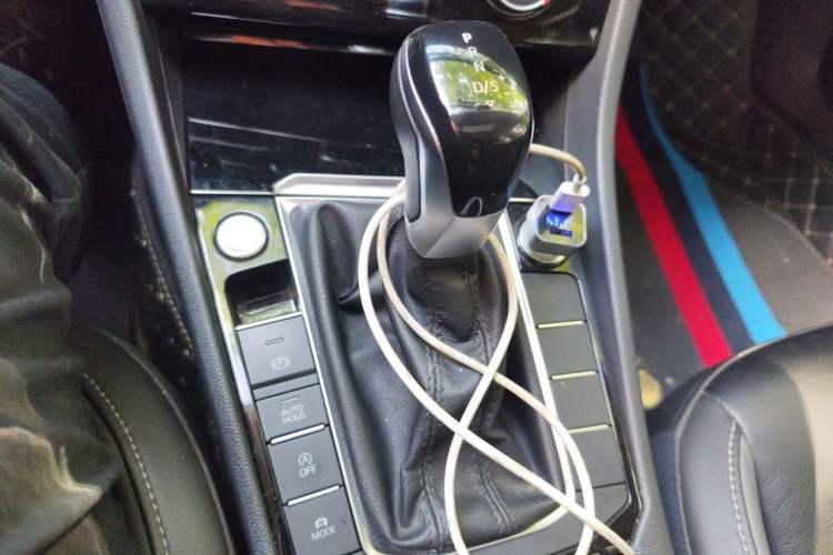 Used Volkswagen Sagitar 2021 280TSI DSG 30th Anniversary Edition Gear Lever