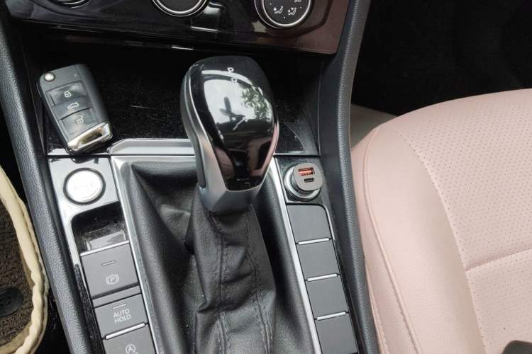 Used Volkswagen Sagitar 2021 280TSI DSG 30th Anniversary Edition Gear Lever