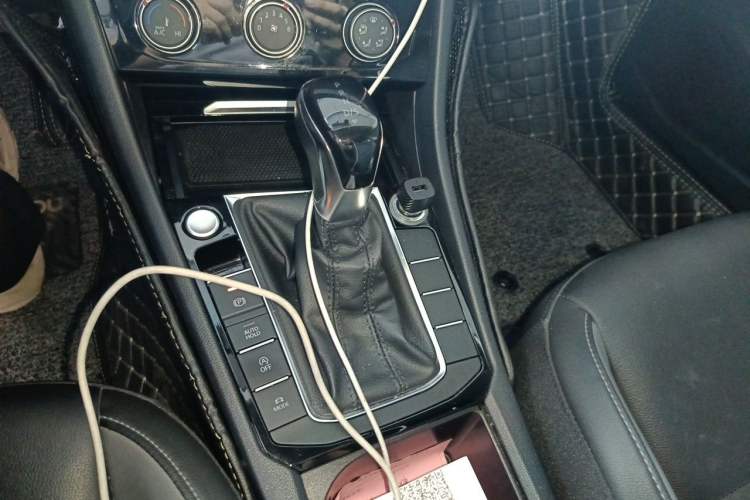 Used Volkswagen Sagitar 2021 280TSI DSG Comfort Connect Edition Gear Lever