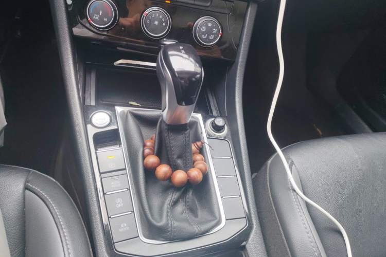 Used Volkswagen Sagitar 2021 280TSI DSG Comfort Connect Edition Gear Lever