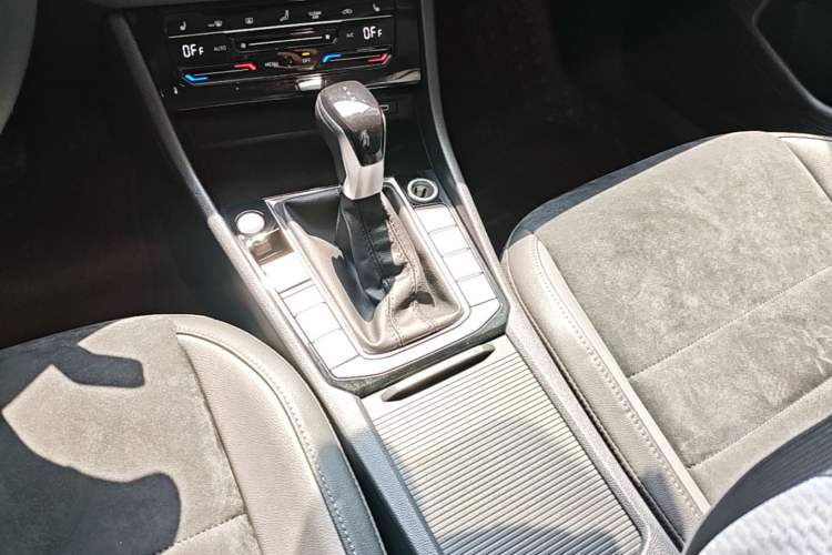 Used Volkswagen Sagitar 2021 280TSI DSG Excellence Edition Gear Lever