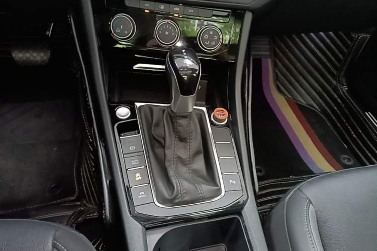 Used Volkswagen Sagitar 2021 200TSI DSG Excellence Edition Gear Lever