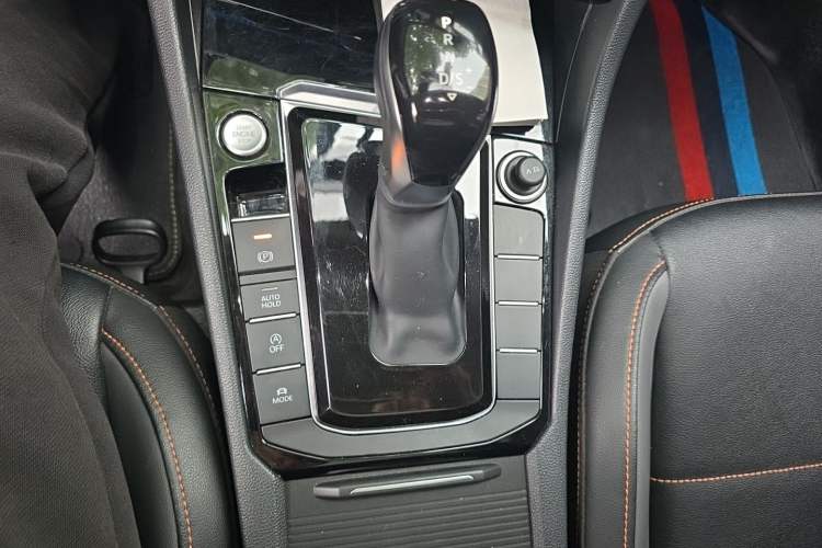 Used Volkswagen Sagitar 2021 280TSI DSG 30th Anniversary Edition Gear Lever