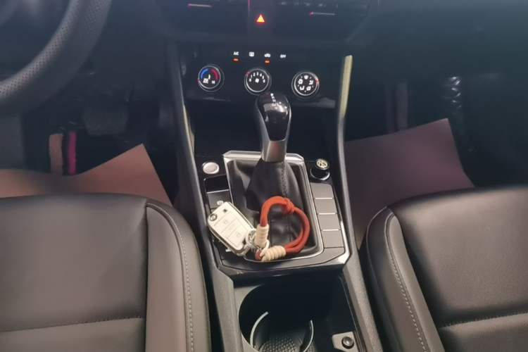 Used Volkswagen Sagitar 2021 200TSI DSG Excellence Edition Gear Lever