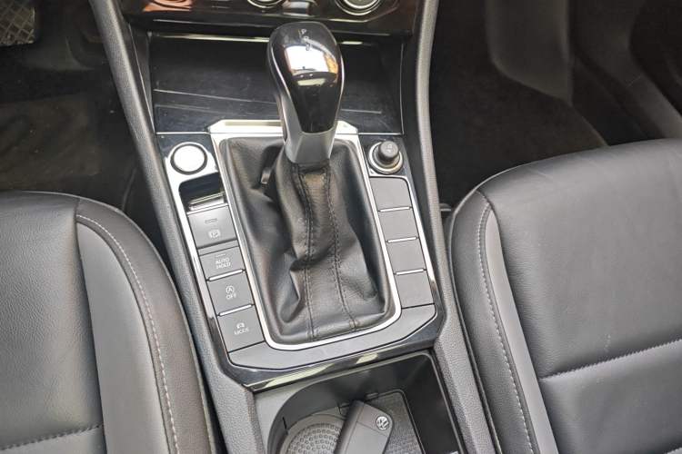 Used Volkswagen Sagitar 2021 280TSI DSG Comfort Connect Edition Gear Lever