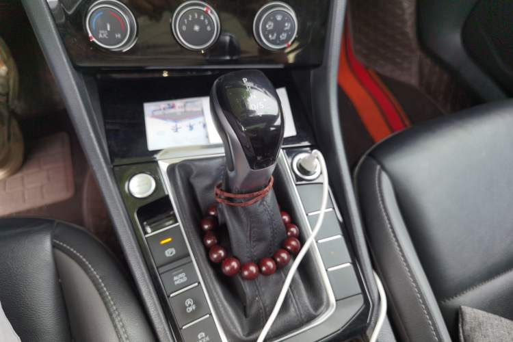 Used Volkswagen Sagitar 2021 200TSI DSG Excellence Edition Gear Lever