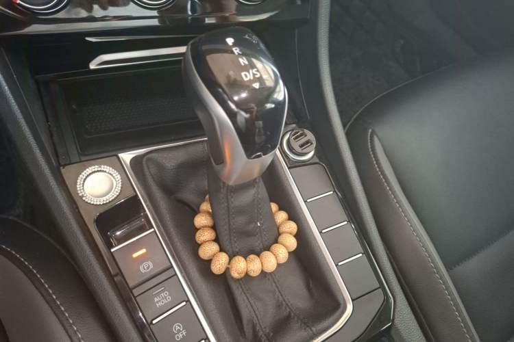 Used Volkswagen Sagitar 2021 280TSI DSG Excellence Edition Gear Lever