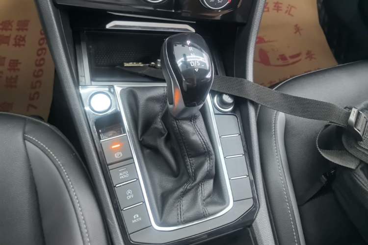 Used Volkswagen Sagitar 2021 200TSI DSG Excellence Edition Gear Lever