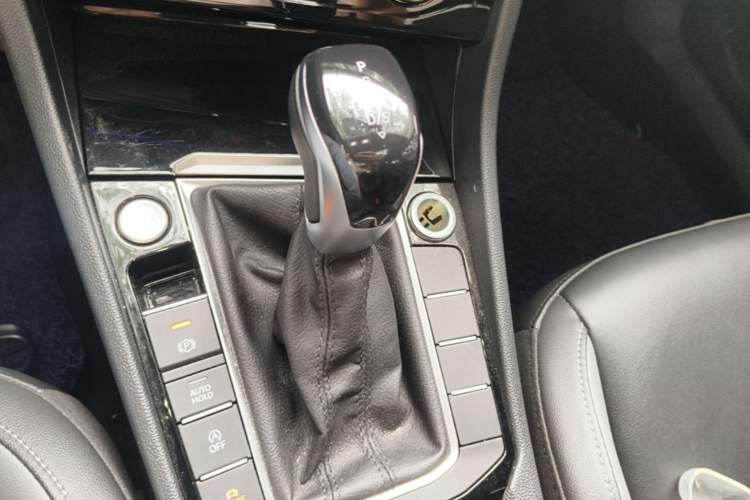 Used Volkswagen Sagitar 2021 200TSI DSG Excellence Edition Gear Lever