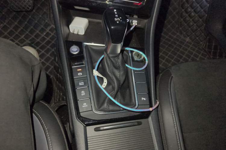 Used Volkswagen Sagitar 2021 280TSI DSG Excellence Edition Gear Lever