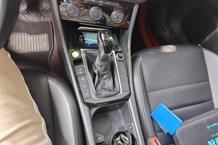 Used Volkswagen Sagitar 2021 280TSI DSG Excellence Edition Gear Lever