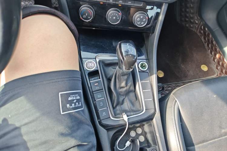 Used Volkswagen Sagitar 2021 280TSI DSG Comfort Connect Edition Gear Lever
