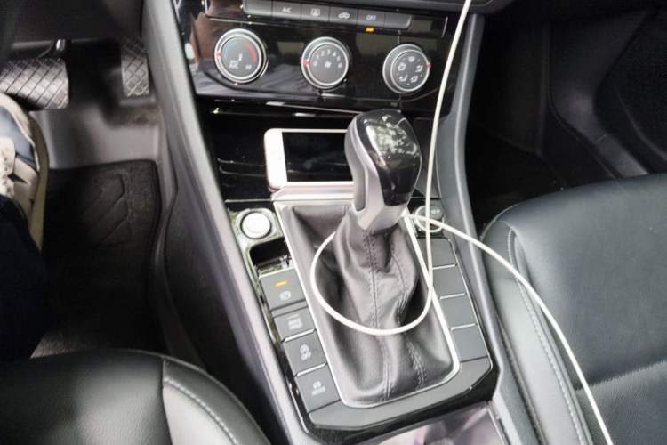 Used Volkswagen Sagitar 2021 280TSI DSG Excellence Edition Gear Lever