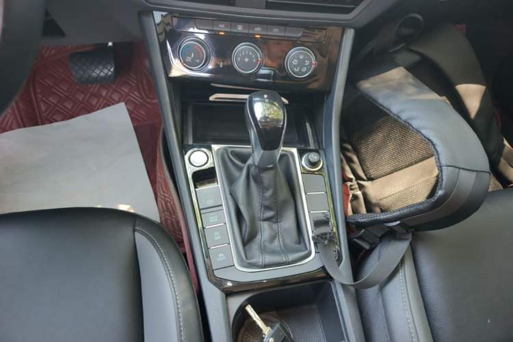 Used Volkswagen Sagitar 2021 280TSI DSG Comfort Connect Edition Gear Lever