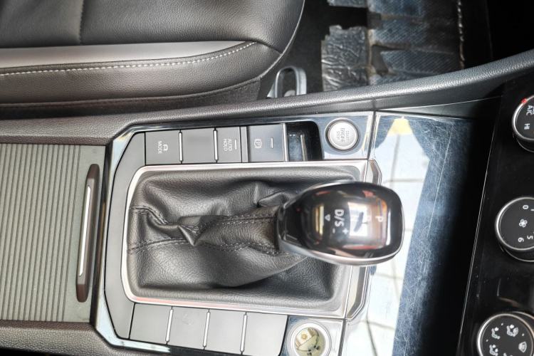 Used Volkswagen Sagitar 2021 280TSI DSG Comfort Connect Edition Gear Lever