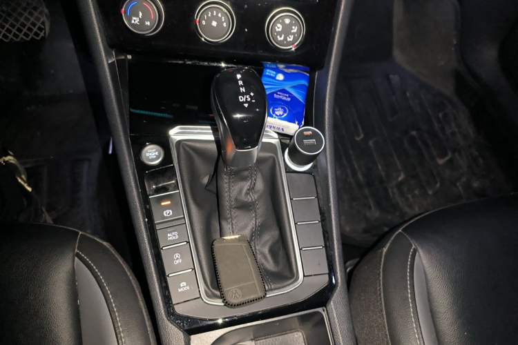 Used Volkswagen Sagitar 2021 200TSI DSG Comfort Connect Edition Gear Lever