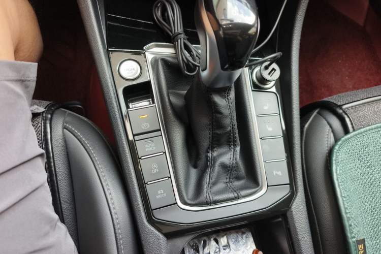 Used Volkswagen Sagitar 2021 280TSI DSG 30th Anniversary Edition Gear Lever