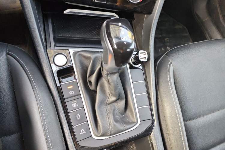 Used Volkswagen Sagitar 2021 280TSI DSG Comfort Connect Edition Gear Lever