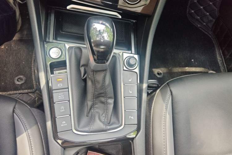 Used Volkswagen Sagitar 2021 280TSI DSG Excellence Edition Gear Lever