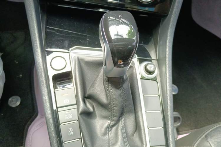 Used Volkswagen Sagitar 2021 280TSI DSG Comfort Connect Edition Gear Lever