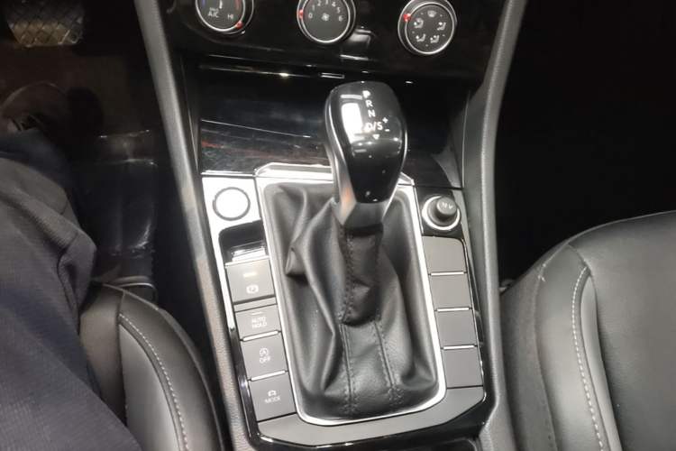 Used Volkswagen Sagitar 2021 200TSI DSG Comfort Connect Edition Gear Lever