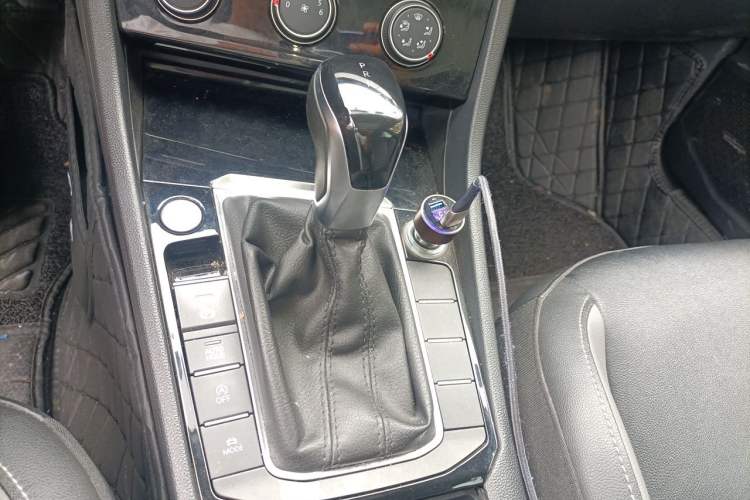 Used Volkswagen Sagitar 2021 280TSI DSG Comfort Connect Edition Gear Lever