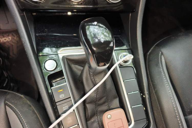 Used Volkswagen Sagitar 2021 280TSI DSG Comfort Connect Edition Gear Lever