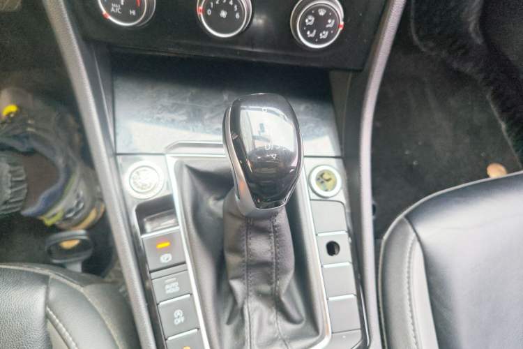 Used Volkswagen Sagitar 2021 200TSI DSG Excellence Edition Gear Lever